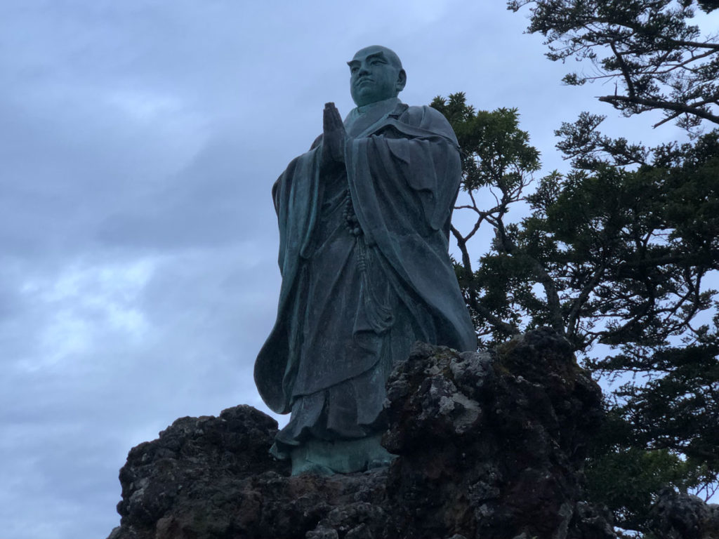 旭が森日蓮聖人像