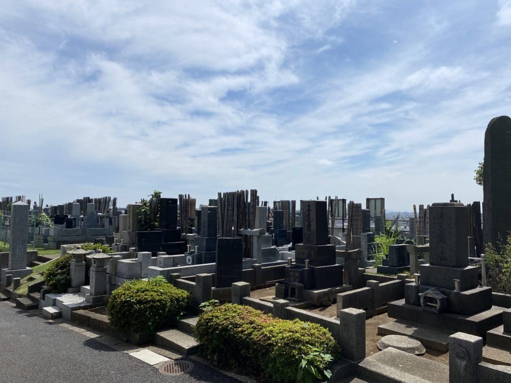 本覚寺境内墓地