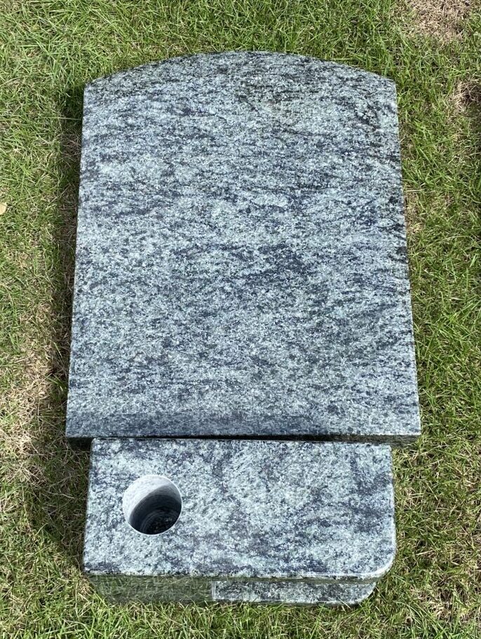 オリーブグリーン