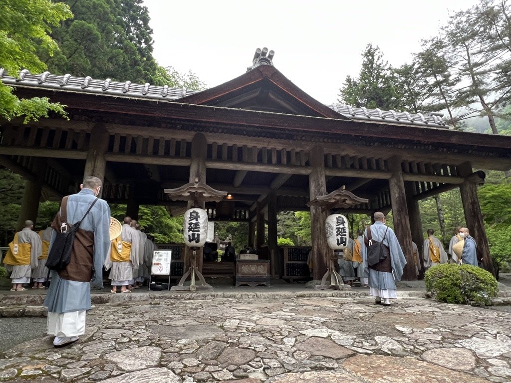 信行道場御廟所朝勤