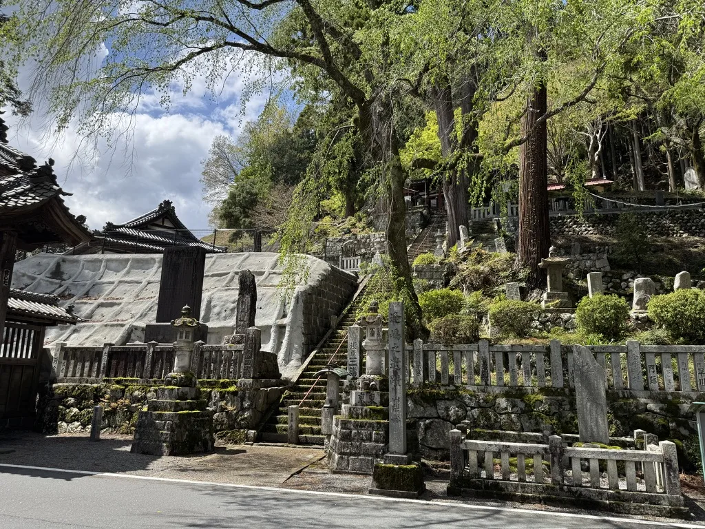 身延山総門入口逢嶋之遺蹟